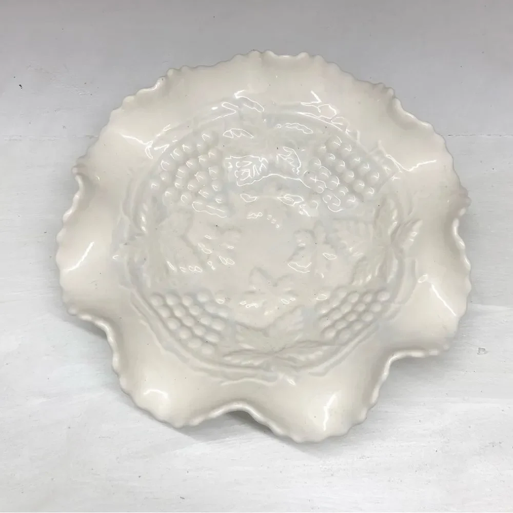 0465 Ceramic Embossed Grapes & Leaves Ruffled Bowl/Trinket Dish